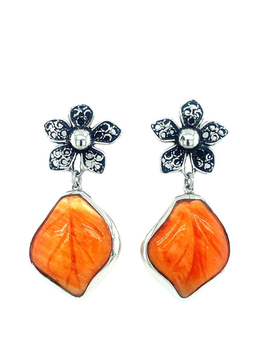Sterling Silver Filigree Stud Earring with hand-carved Spondylus Petal - QINTI The Peruvian Shop