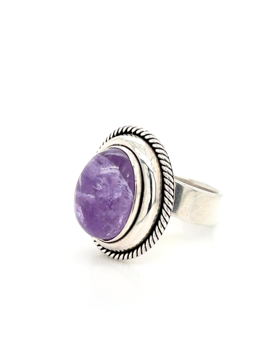 Handcrafted Sterling Silver & Amethyst Cabochon Ring - QINTI The Peruvian Shop