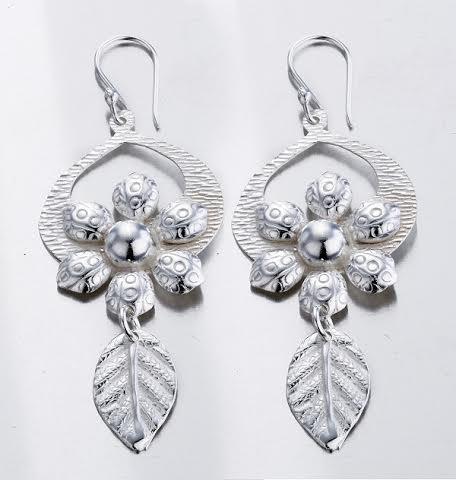 Flower &amp; Leaf Sterling Silver Earrings - Qinti - The Peruvian Shop