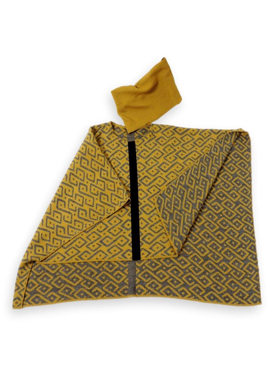 100% Baby Alpaca Reversible Knit Poncho Sweater - Yellow &amp; Grey - Qinti - The Peruvian Shop