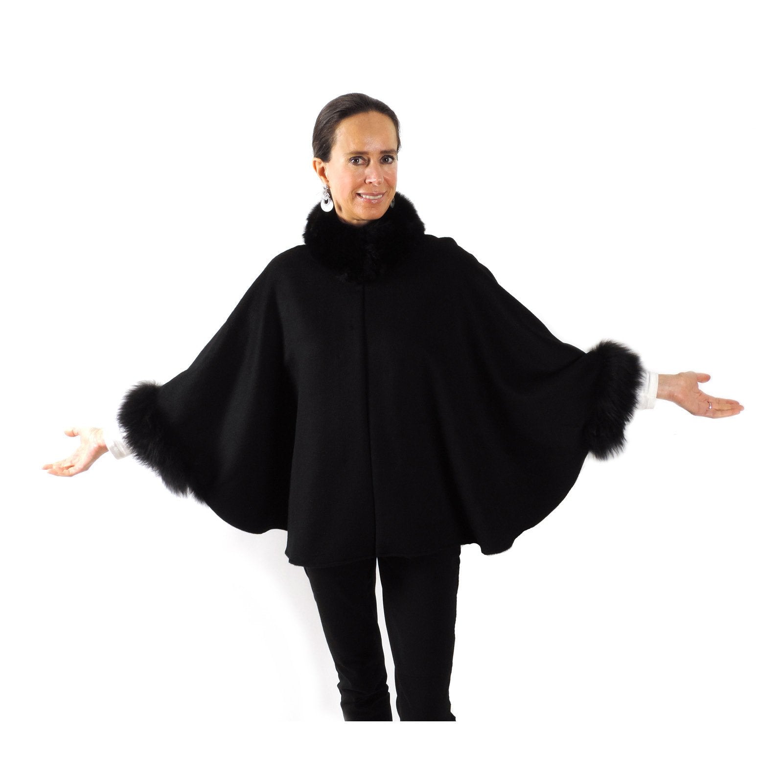 Baby Alpaca Cape with Fur Trim - Black / Regular - Qinti - The Peruvian Shop
