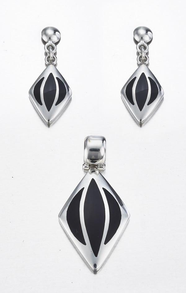 Black Onyx &amp; Sterling Silver Pendant &amp; Stud Earrings Set - Qinti - The Peruvian Shop