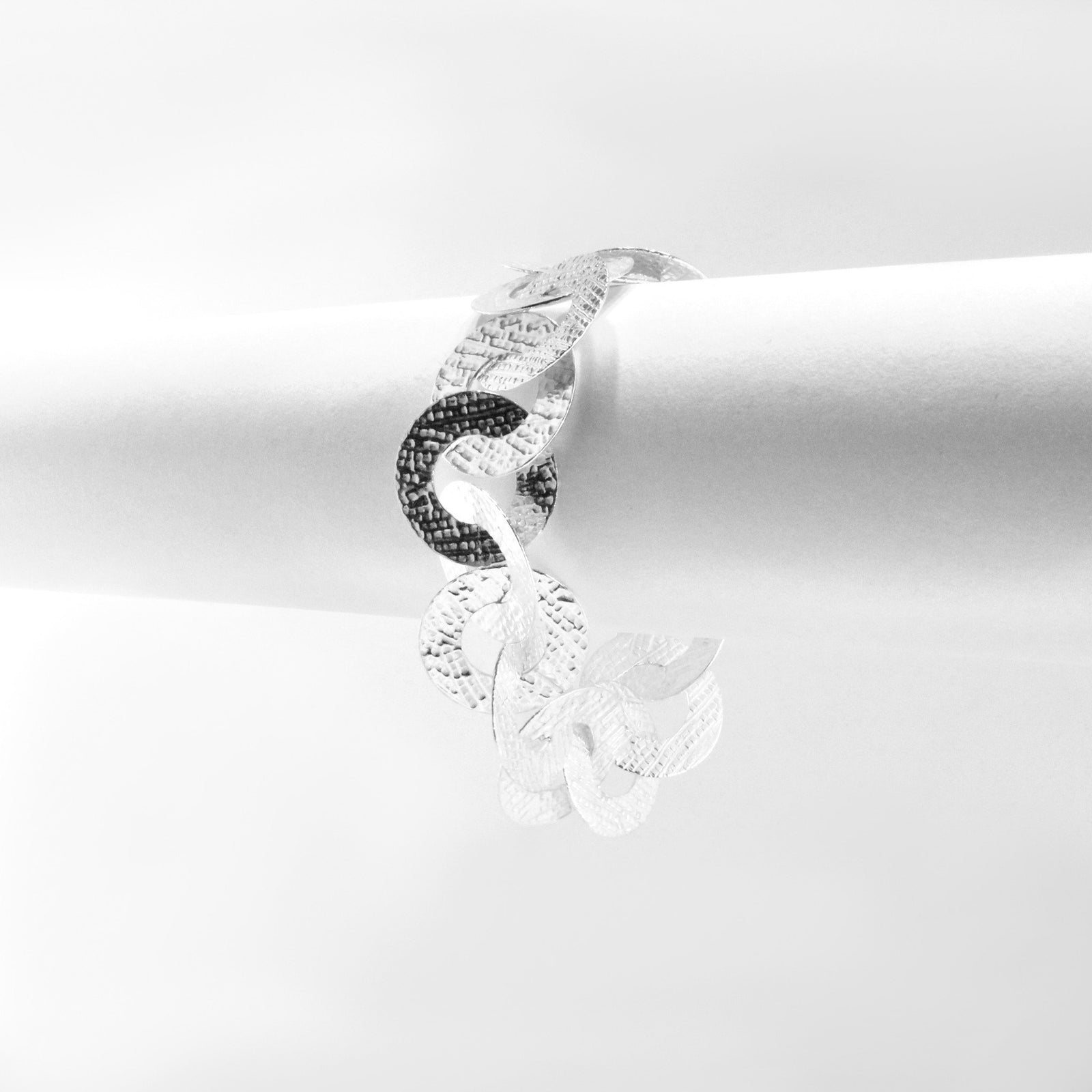 Circles textured Sterling Silver Bracelet - Qinti - The Peruvian Shop