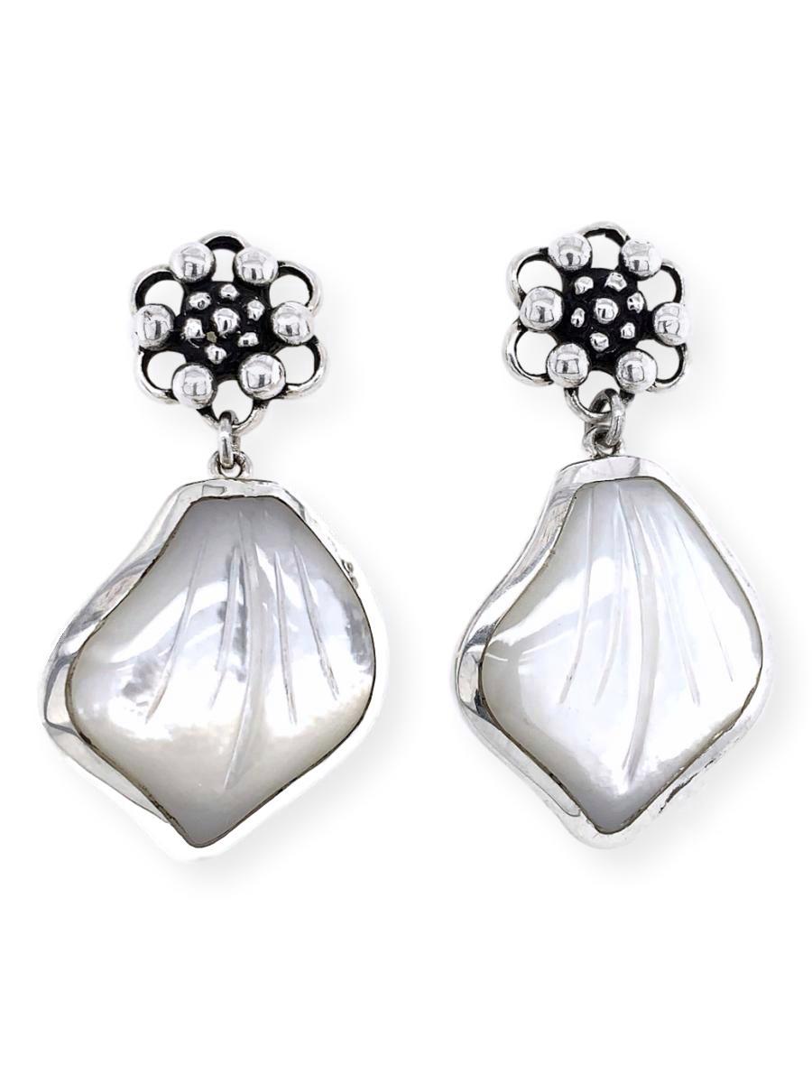 Flower Dangle Earrings in Mother-of-Pearl and Sterling Silver - Qinti - The Peruvian Shop