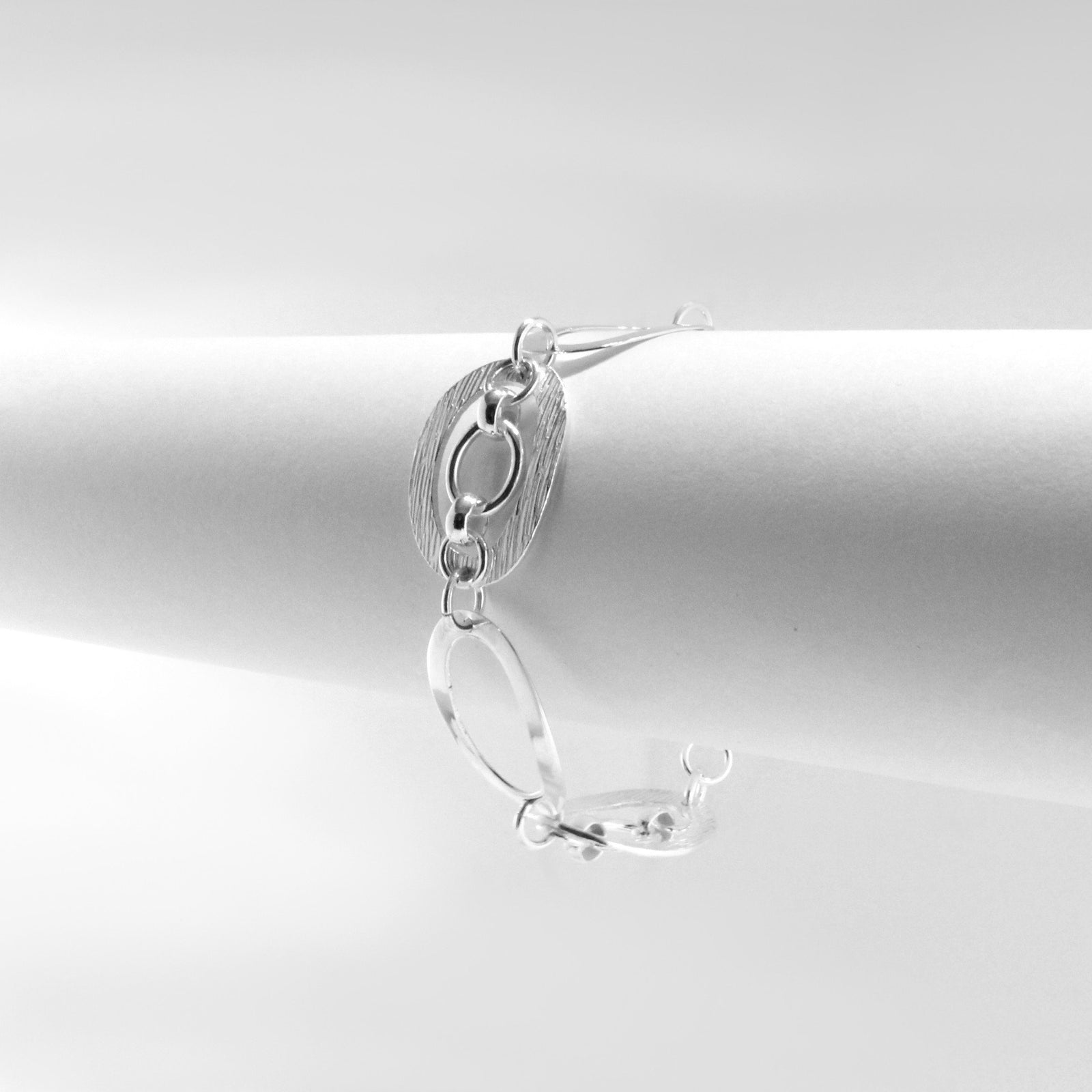 Textured Oval  Sterling Silver Bracelet - Qinti - The Peruvian Shop